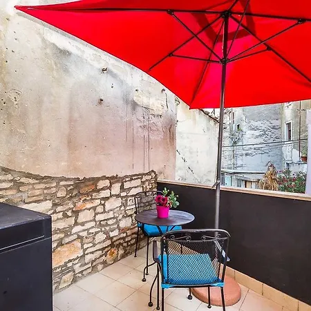 ゲストハウス Old Town プーラ